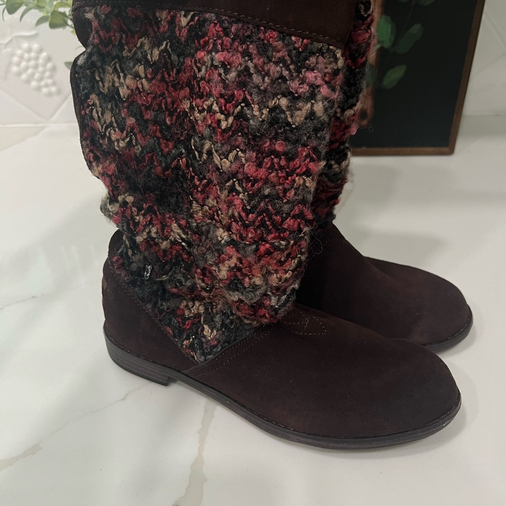 TOMS Size 5 Serra Boot slouch style in dark brown suede and maroon weave knit